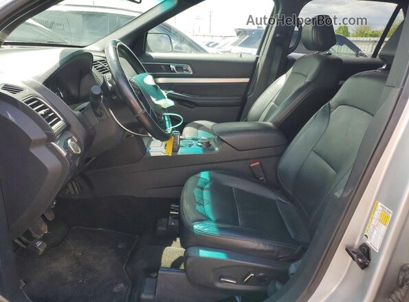 1FM5K8D85HGA83728 2017 FORD EXPLORER Серебряный Вид салона спереди