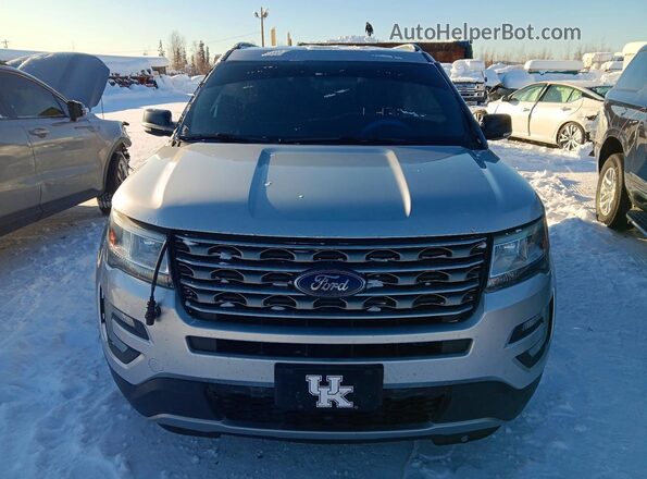 1FM5K8D86HGD05094 2017 FORD EXPLORER Серебряный Вид спереди