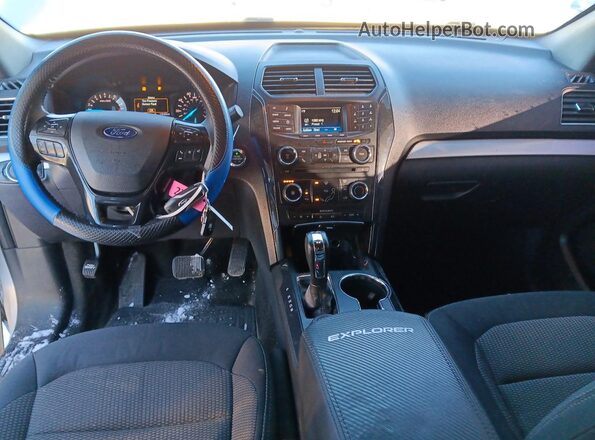 1FM5K8D86HGD05094 2017 FORD EXPLORER Серебряный Вид панели приборов