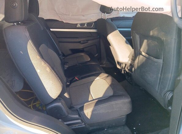 1FM5K8D86HGD05094 2017 FORD EXPLORER Серебряный Вид задних сидений