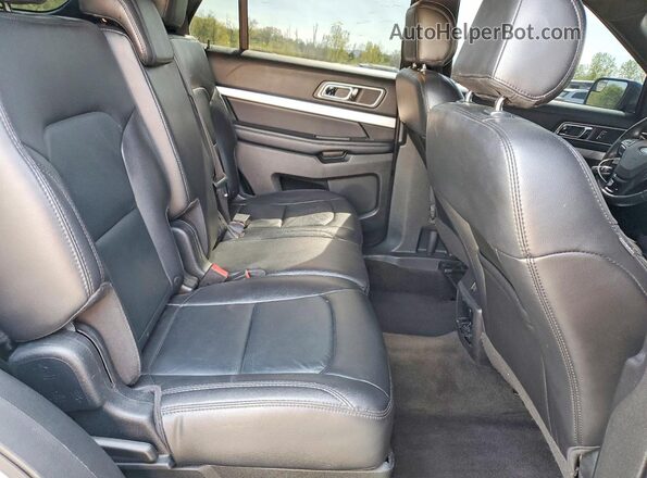 1FM5K8D87HGD74716 2017 FORD EXPLORER White Widok wnętrza z tyłu