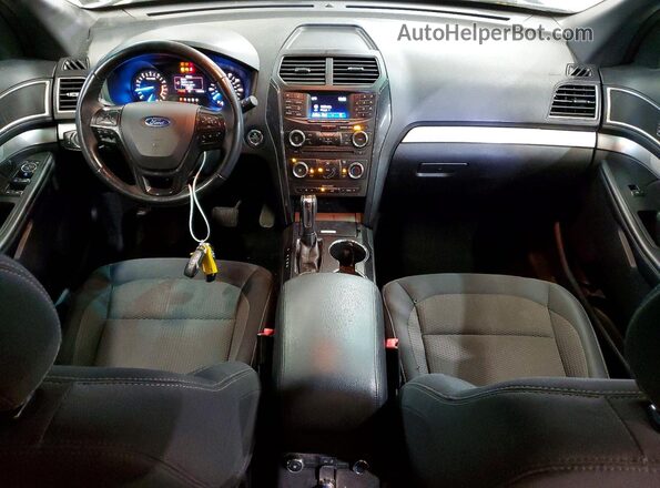 1FM5K8D8XHGA96023 2017 FORD EXPLORER Серебряный Вид панели приборов