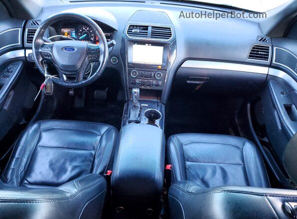 1FM5K8D8XHGA96961 2017 FORD EXPLORER Серый Вид панели приборов