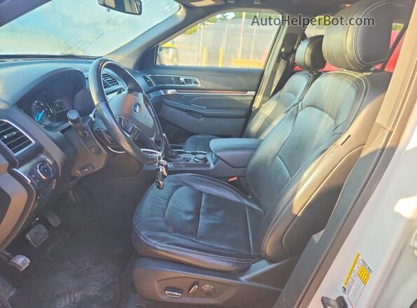 1FM5K8F84HGC92696 2017 FORD EXPLORER Белый Вид салона спереди