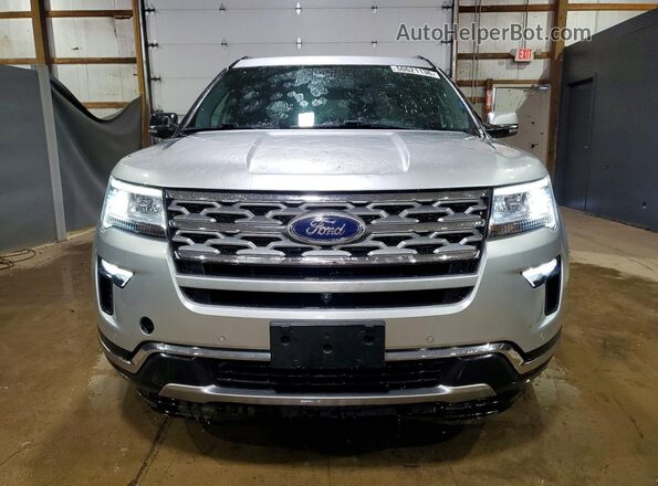 1FM5K8F85JGA99222 2018 FORD EXPLORER Серебряный Вид спереди