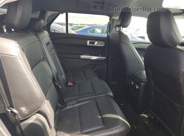 1FM5K8FW5NNA09423 2022 FORD EXPLORER White Widok tylnych siedzeń