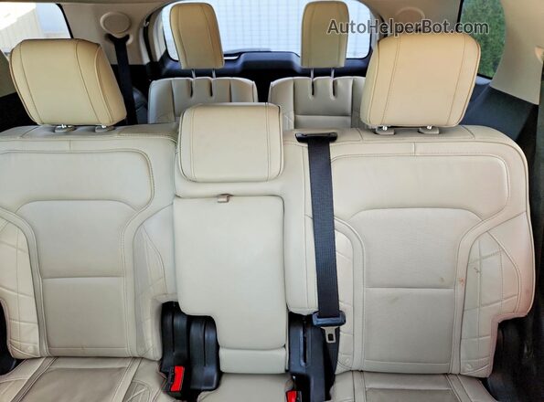 1FM5K8HT1JGA39665 2018 FORD EXPLORER Cream Widok tylnych siedzeń