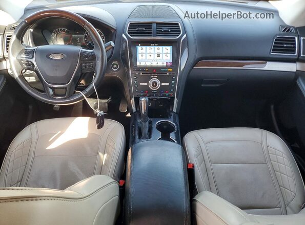 1FM5K8HT6HGC09612 2017 FORD EXPLORER Золотой Вид панели приборов