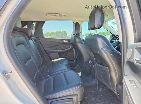 1FMCU0CZ8MUB04872 2021 FORD ESCAPE White Вид задньої частини салону