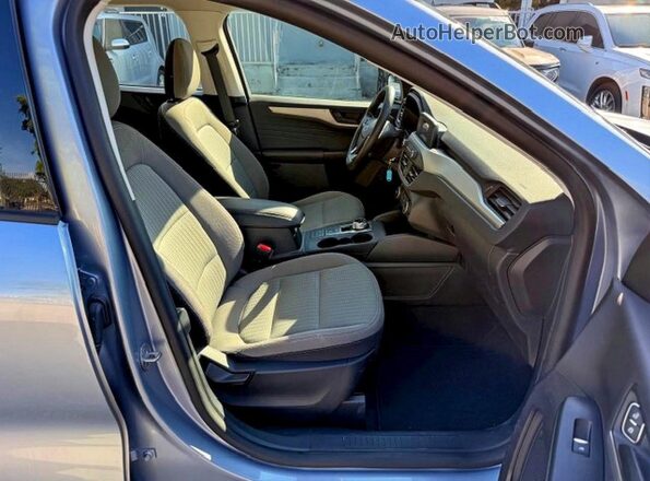 1FMCU0F66NUB62157 2022 FORD ESCAPE Серебряный Вид салона спереди