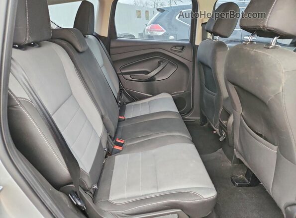 1FMCU0F71HUD26492 2017 FORD ESCAPE Silver Widok wnętrza z tyłu