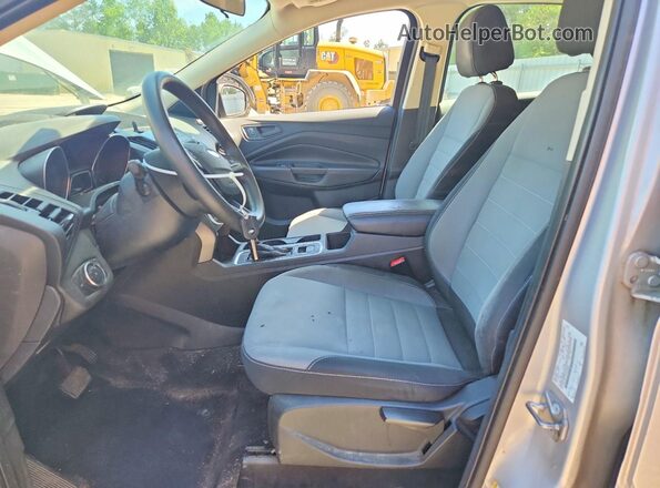1FMCU0F71HUD34088 2017 FORD ESCAPE Серебряный Вид салона спереди