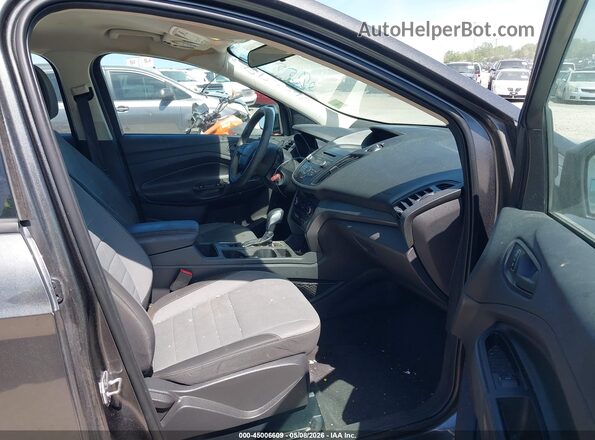 1FMCU0F7XHUC01183 2017 FORD ESCAPE Серый Вид салона спереди