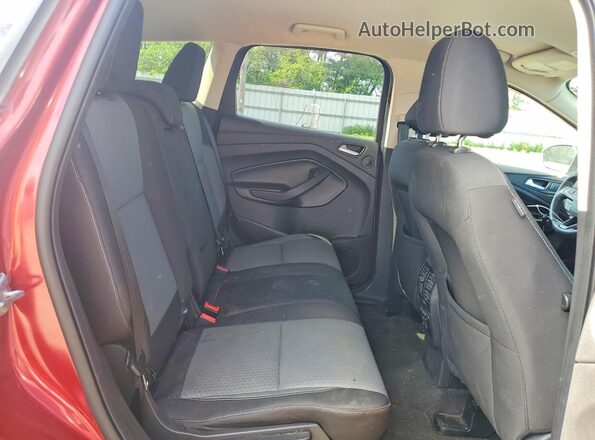 1FMCU0G97HUB86500 2017 FORD ESCAPE Red Widok wnętrza z tyłu