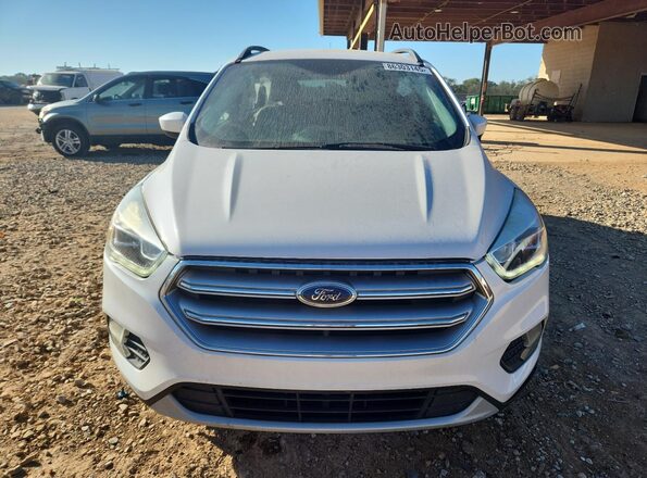 1FMCU0G98HUB35829 2017 FORD ESCAPE Белый Вид спереди