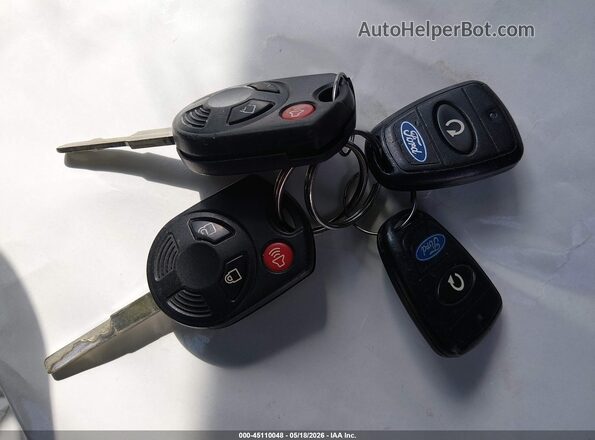 1FMCU0GD0HUA81298 2017 FORD ESCAPE Красный Вид панели приборов
