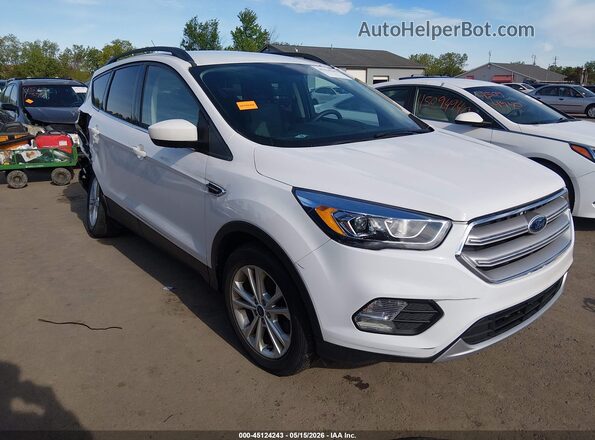 1FMCU0GD0HUC07269 2017 FORD ESCAPE Белый Передняя правая четверть