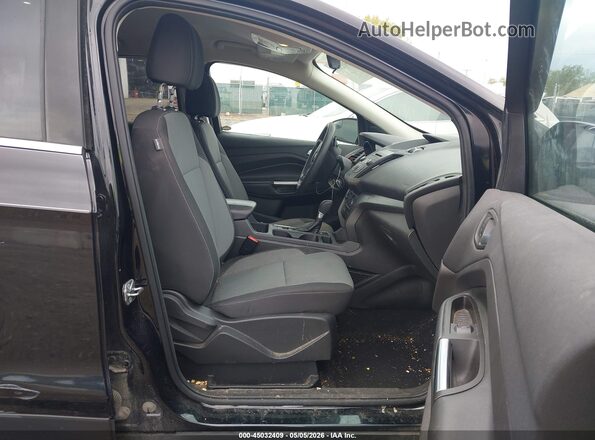 1FMCU0GD0HUD52215 2017 FORD ESCAPE Черный Вид салона спереди