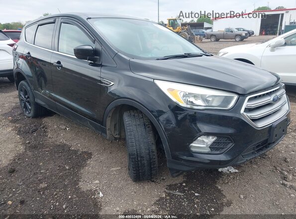 1FMCU0GD0HUD52215 2017 FORD ESCAPE Черный Передняя правая четверть