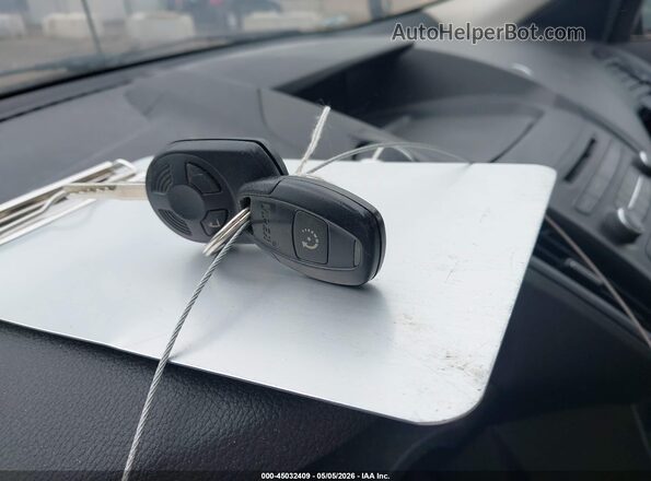 1FMCU0GD0HUD52215 2017 FORD ESCAPE Черный Вид панели приборов
