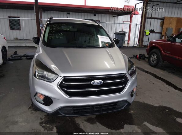 1FMCU0GD1KUC33757 2019 FORD ESCAPE Серебряный Вид задней части салона