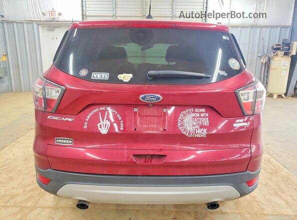 1FMCU0GD2HUA09082 2017 FORD ESCAPE Красный Вид сзади