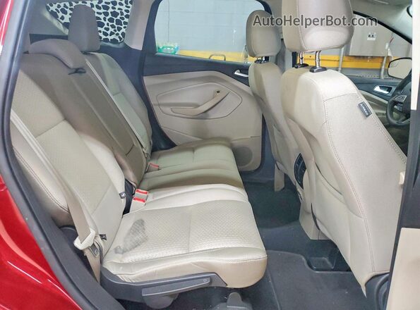 1FMCU0GD2HUA09082 2017 FORD ESCAPE Красный Вид задней части салона