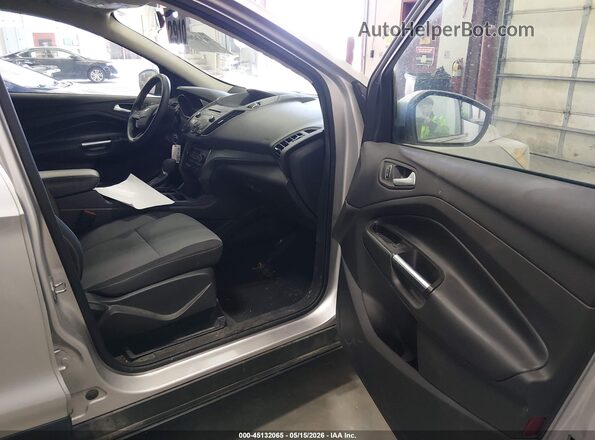 1FMCU0GD2HUB28587 2017 FORD ESCAPE Gray Widok wnętrza z przodu