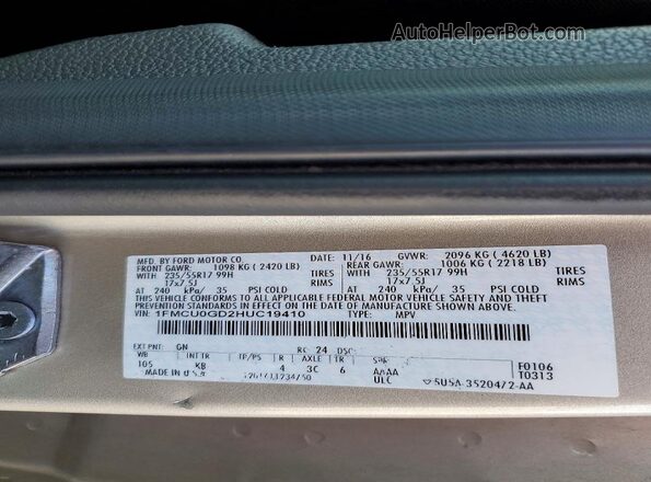 1FMCU0GD2HUC19410 2017 FORD ESCAPE Gold Widok komory silnika