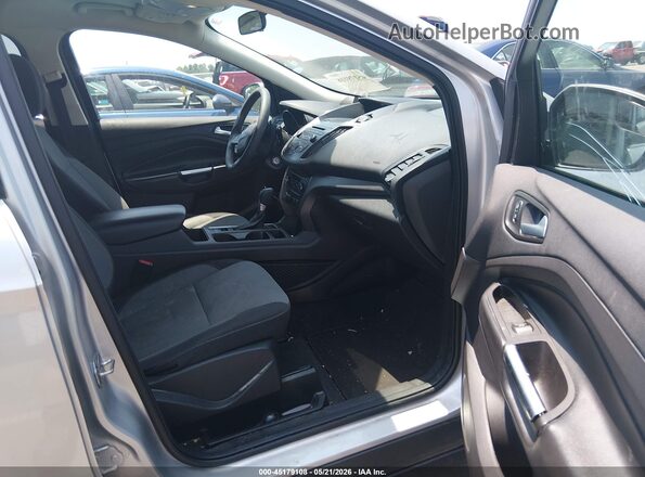 1FMCU0GD2HUC59549 2017 FORD ESCAPE Серебряный Вид салона спереди