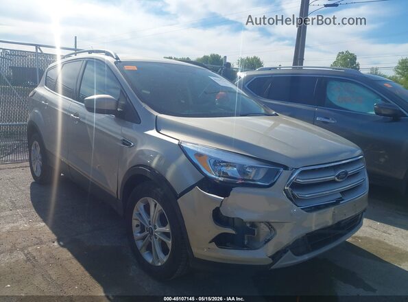 1FMCU0GD2JUD03264 2018 FORD ESCAPE Золотой Передняя правая четверть