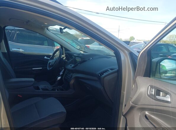 1FMCU0GD2JUD03264 2018 FORD ESCAPE Золотой Вид салона спереди