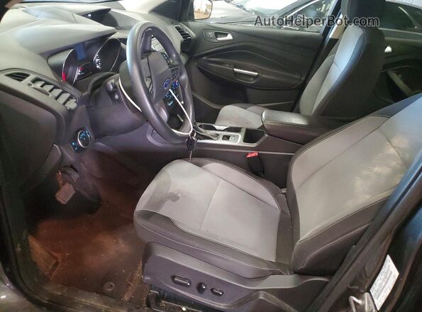 1FMCU0GD3HUA13190 2017 FORD ESCAPE Серебряный Вид салона спереди