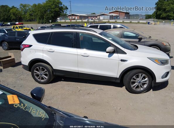1FMCU0GD3HUC72729 2017 FORD ESCAPE White Widok wnętrza z tyłu