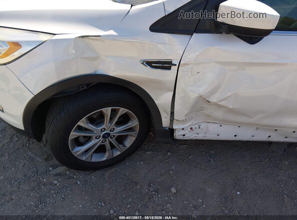 1FMCU0GD3HUC72729 2017 FORD ESCAPE White Widok z przodu