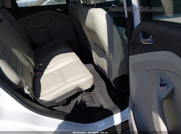 1FMCU0GD3HUC72729 2017 FORD ESCAPE White Widok naklejki z numerem VIN