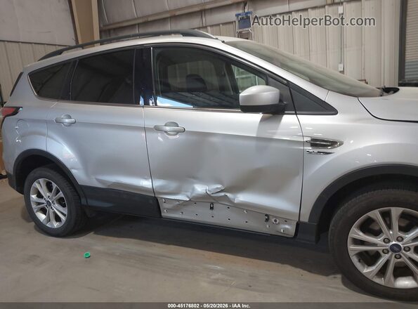 1FMCU0GD3HUE43351 2017 FORD ESCAPE Серебряный Вид спереди