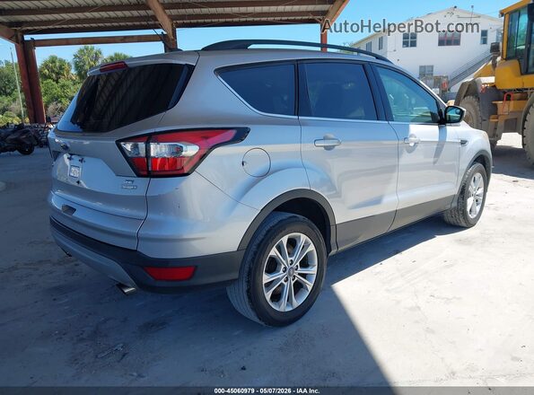 1FMCU0GD3JUB15417 2018 FORD ESCAPE Серебряный Задняя правая четверть