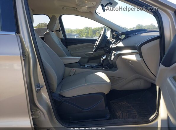 1FMCU0GD3JUC73305 2018 FORD ESCAPE Золотой Вид салона спереди