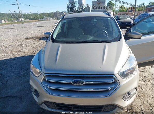 1FMCU0GD3JUC73305 2018 FORD ESCAPE Золотой Вид спереди