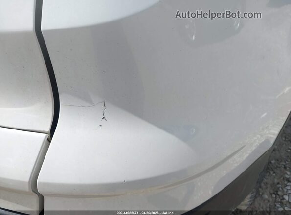 1FMCU0GD4HUB28333 2017 FORD ESCAPE White Widok wnętrza z tyłu