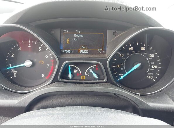 1FMCU0GD4HUB28333 2017 FORD ESCAPE White Widok tylnych siedzeń