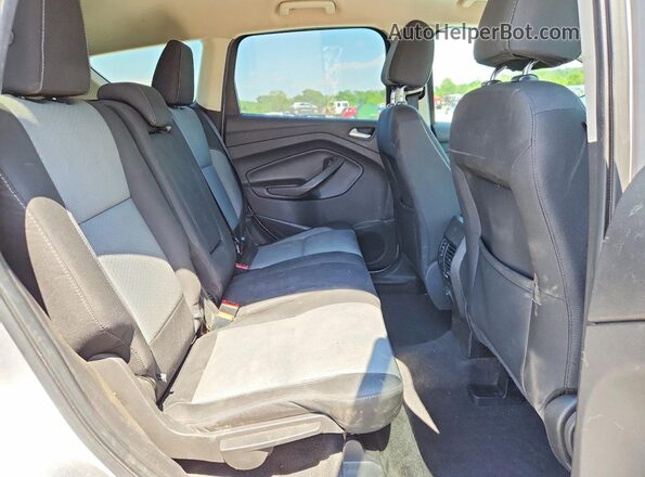 1FMCU0GD4HUC61271 2017 FORD ESCAPE Серебряный Вид задней части салона