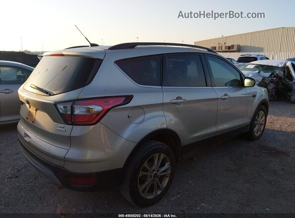 1FMCU0GD5HUC77981 2017 FORD ESCAPE Белый Задняя правая четверть