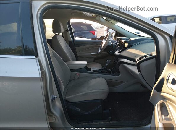 1FMCU0GD5HUC77981 2017 FORD ESCAPE Белый Вид салона спереди