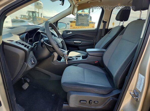 1FMCU0GD5HUD38228 2017 FORD ESCAPE Бежевый Вид салона спереди