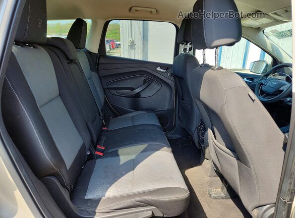1FMCU0GD5HUD38228 2017 FORD ESCAPE Бежевый Вид задней части салона