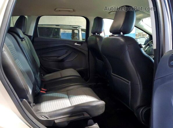 1FMCU0GD5JUC31797 2018 FORD ESCAPE Beige Widok wnętrza z tyłu