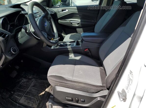 1FMCU0GD6HUC39045 2017 FORD ESCAPE White Widok wnętrza z przodu