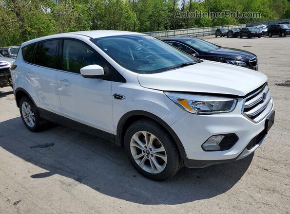 1FMCU0GD6HUC39045 2017 FORD ESCAPE White Przód prawy